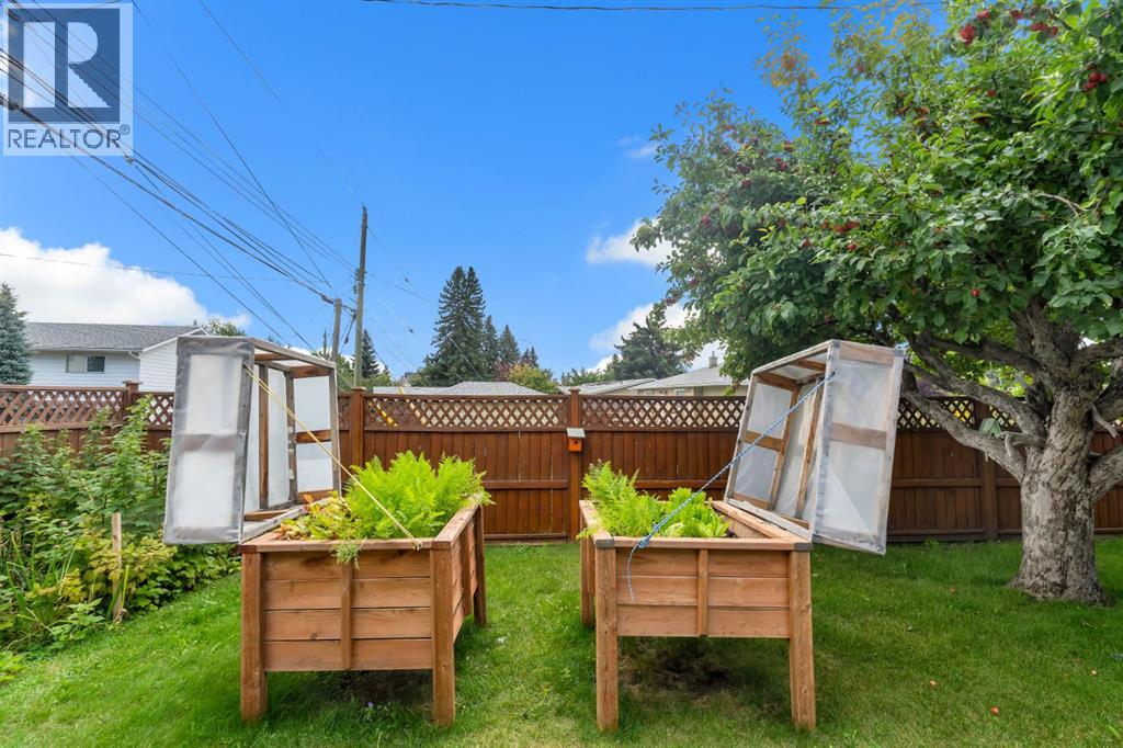 2204 Halifax Crescent NW - Image 29