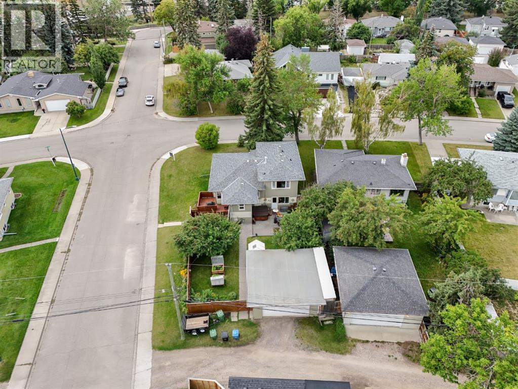 2204 Halifax Crescent NW - 40