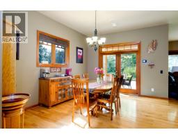 Primary Bedroom - 903 Redstone Drive, Rossland, BC V0G1Y0 Photo 9