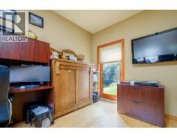 Full ensuite bathroom - 903 Redstone Drive, Rossland, BC V0G1Y0 Photo 8