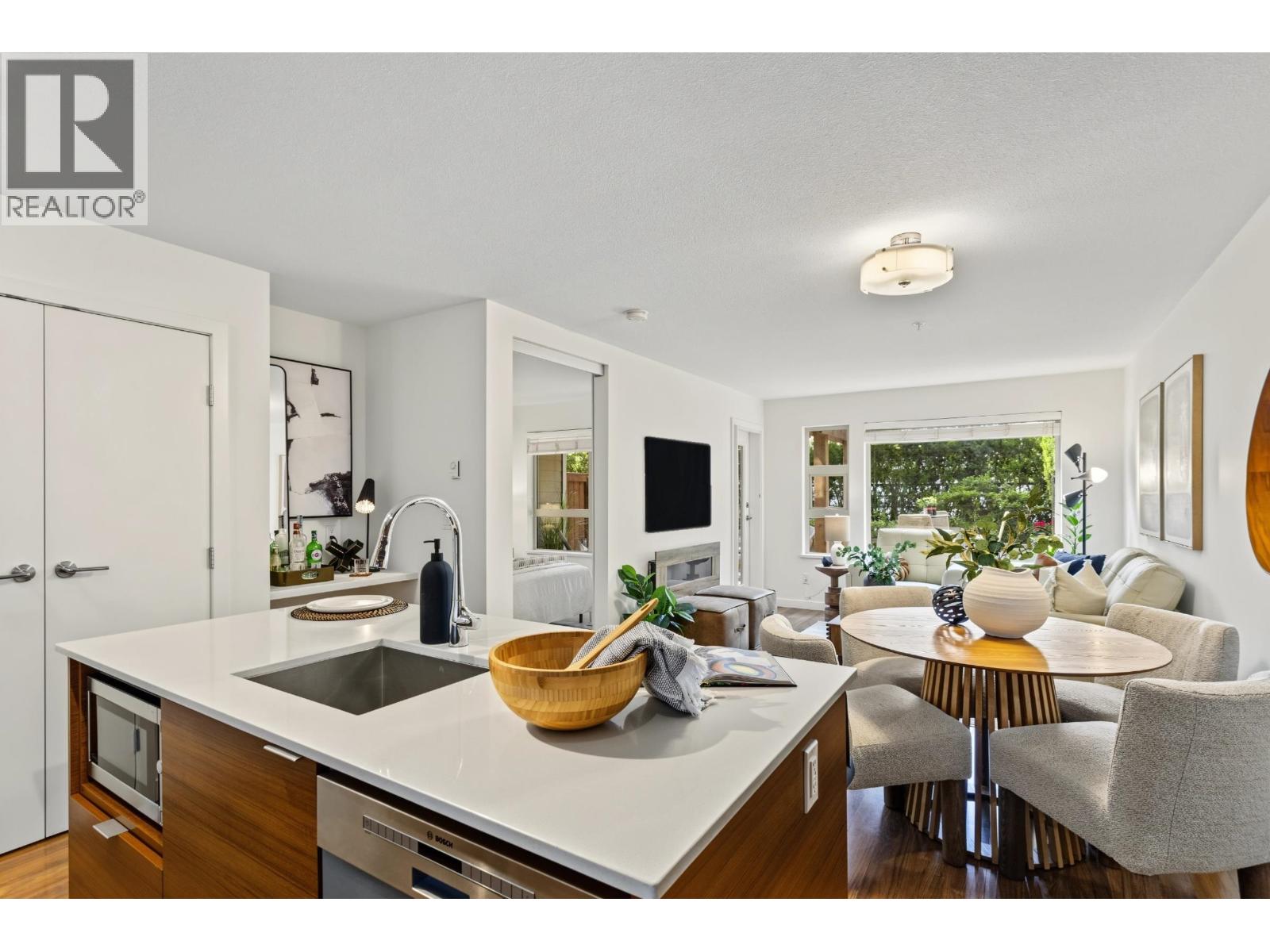 210 1677 LLOYD AVENUE, North Vancouver