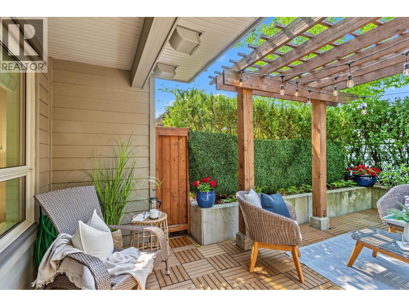 210 1677 LLOYD AVENUE, North Vancouver