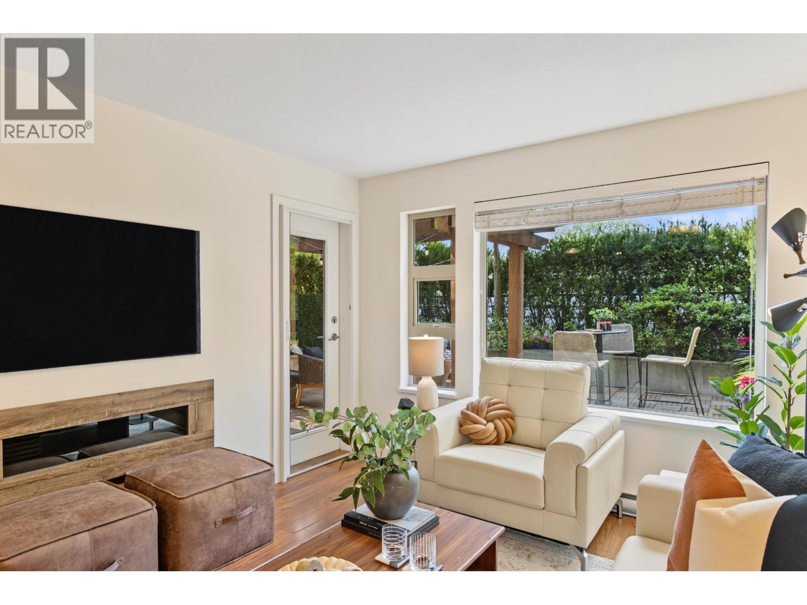 210 1677 LLOYD AVENUE, North Vancouver