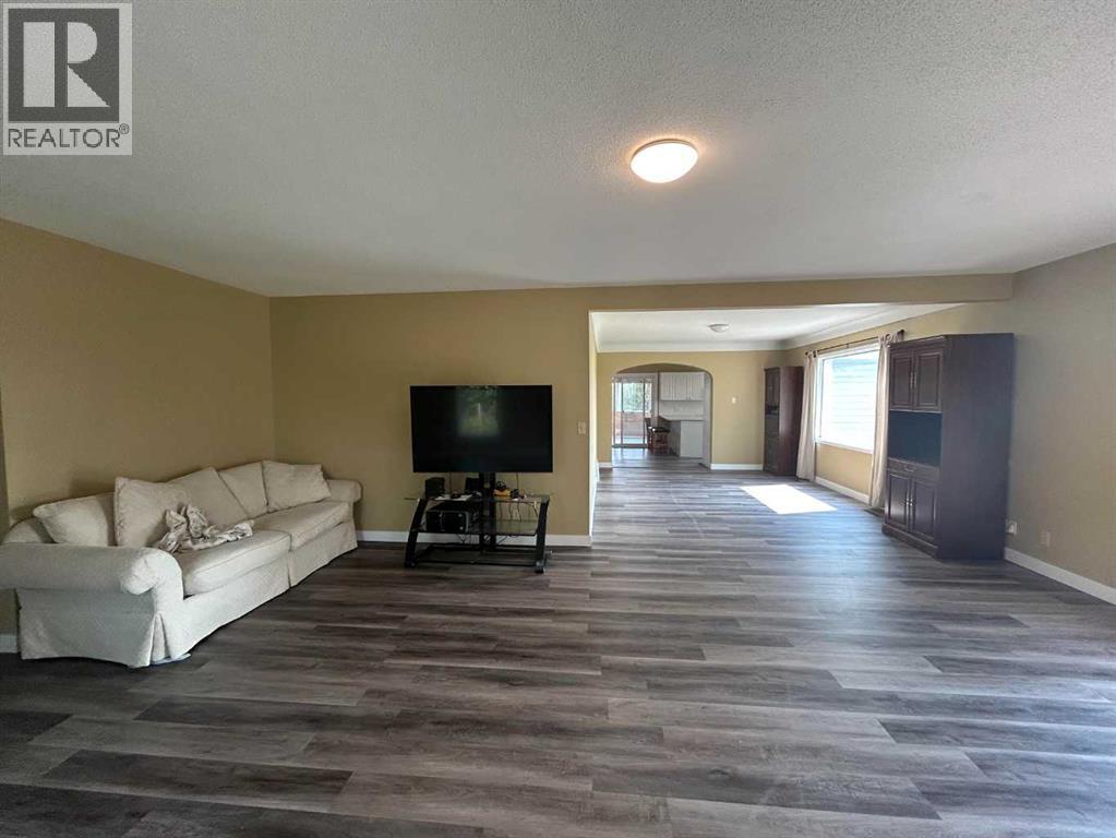 225074 583 Highway - Image 10