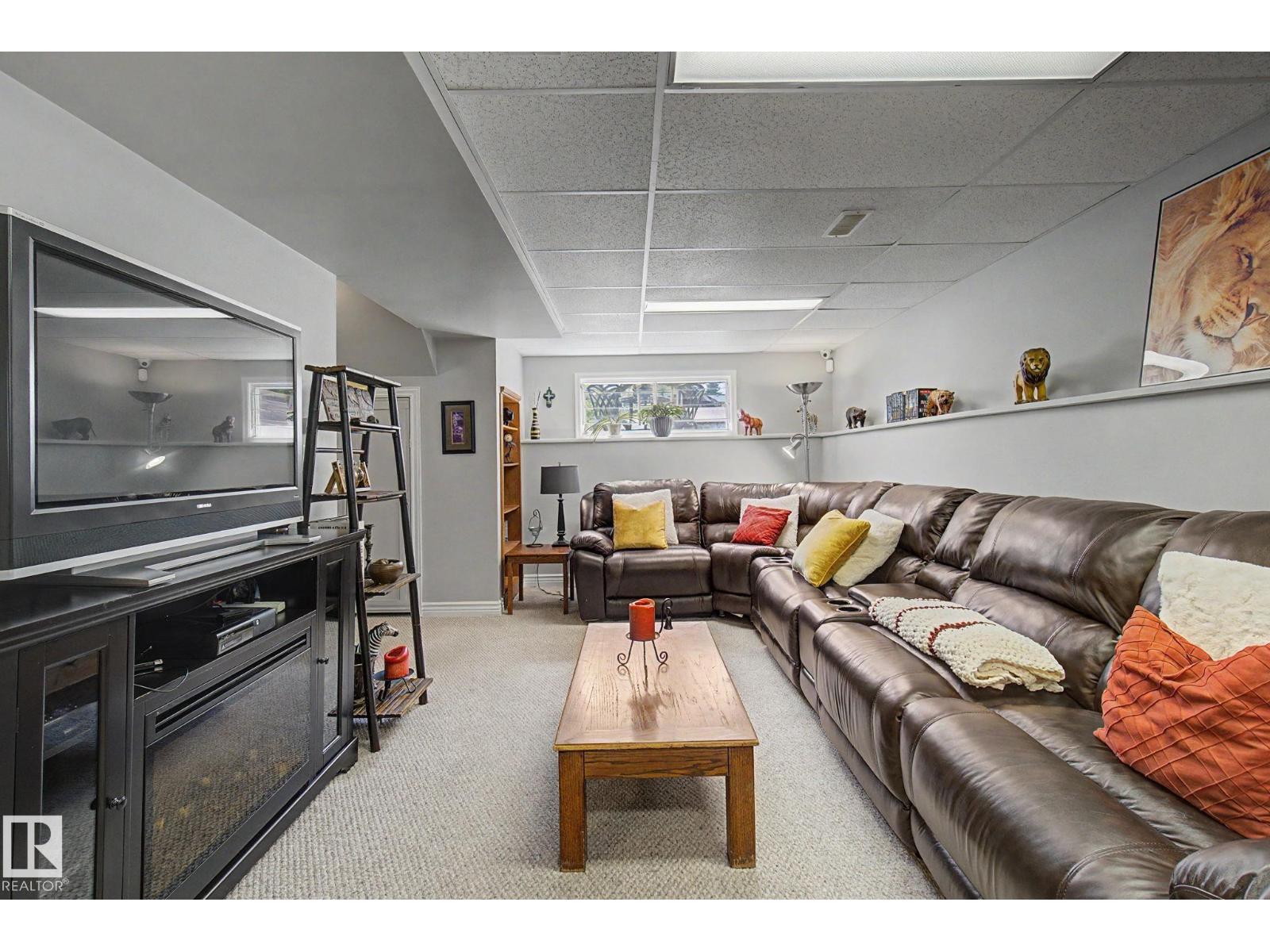29 LARCH WY - 27
