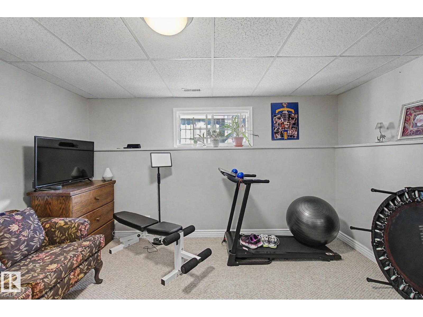 29 LARCH WY - 33