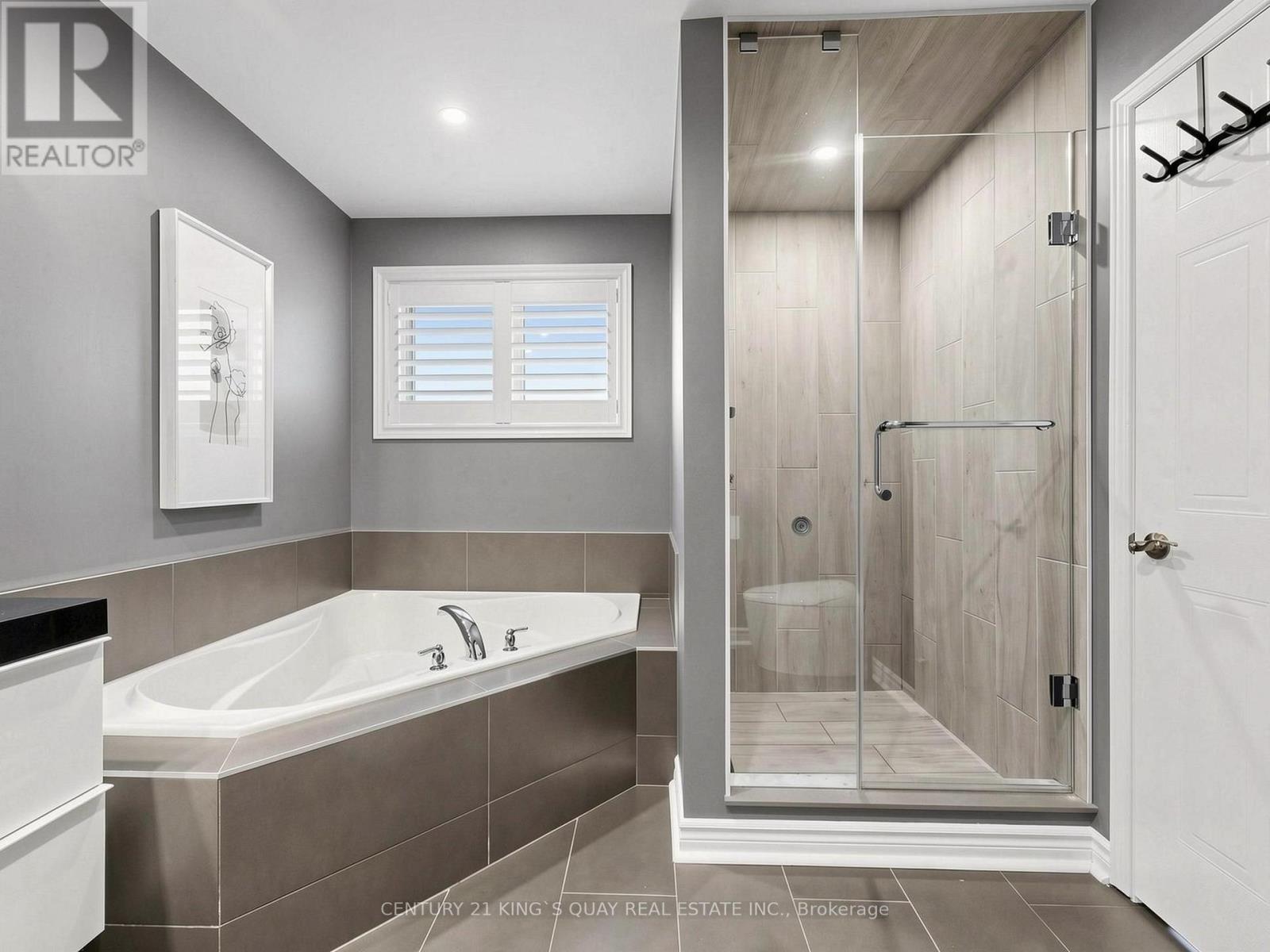 48 OXFORDSHIRE STREET - Image 24