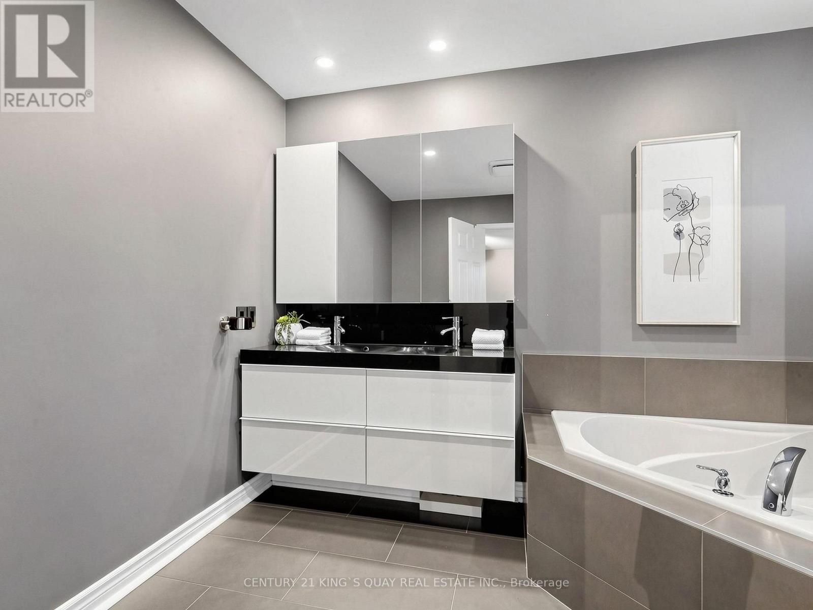 48 OXFORDSHIRE STREET - Image 23