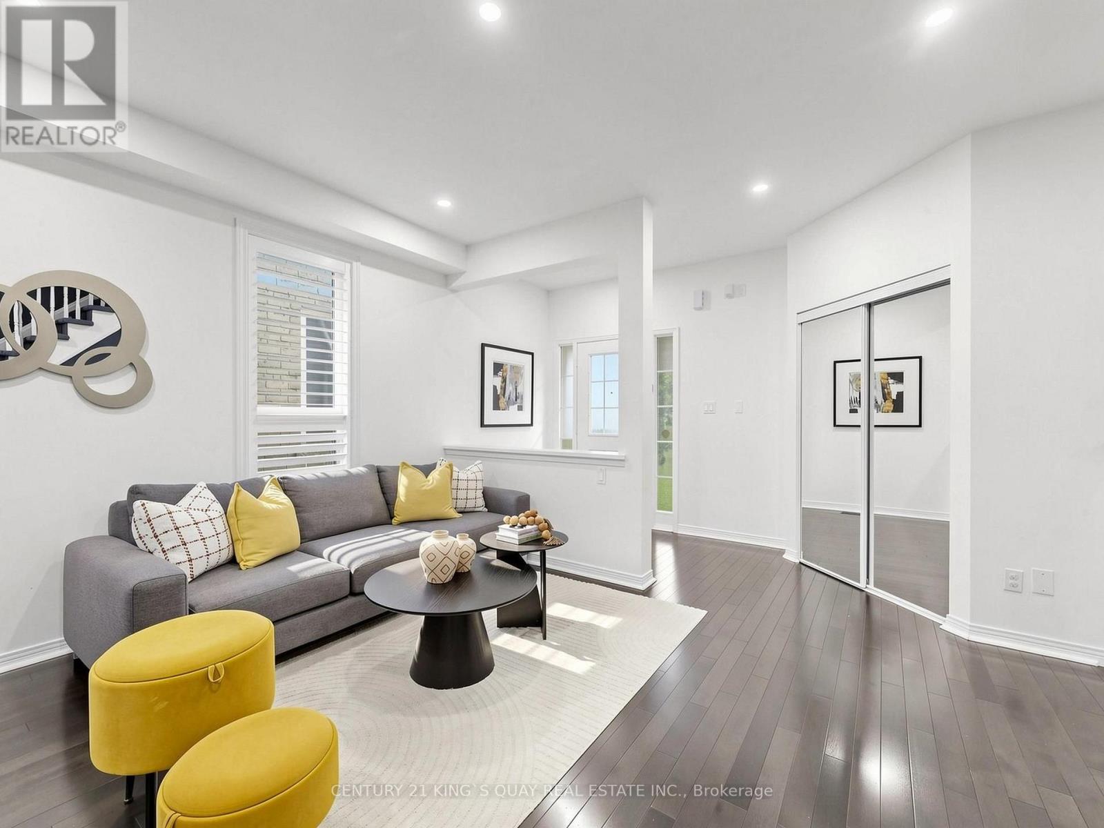 48 OXFORDSHIRE STREET - Image 4