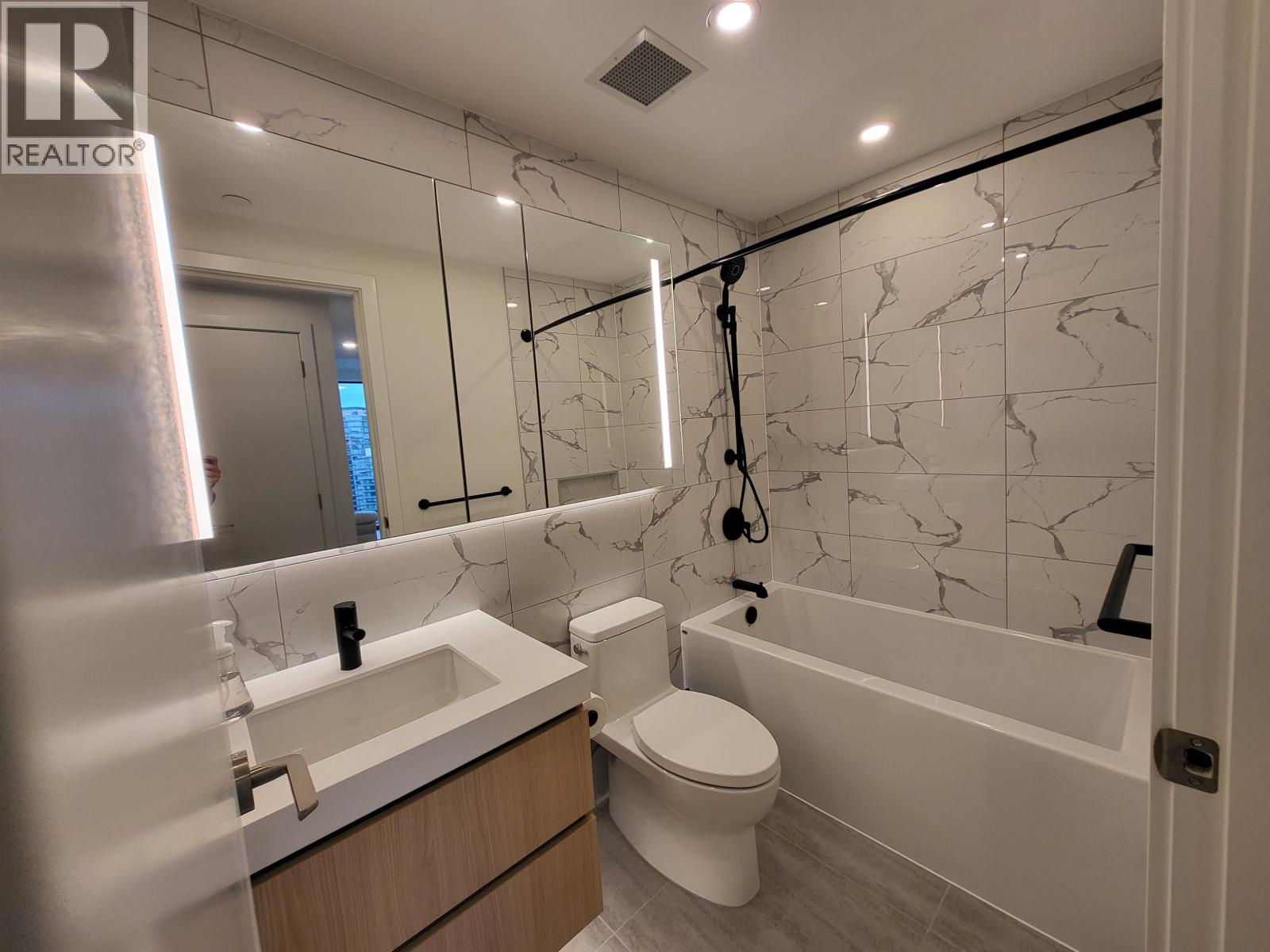 2002 5987 WILSON AVENUE, Burnaby