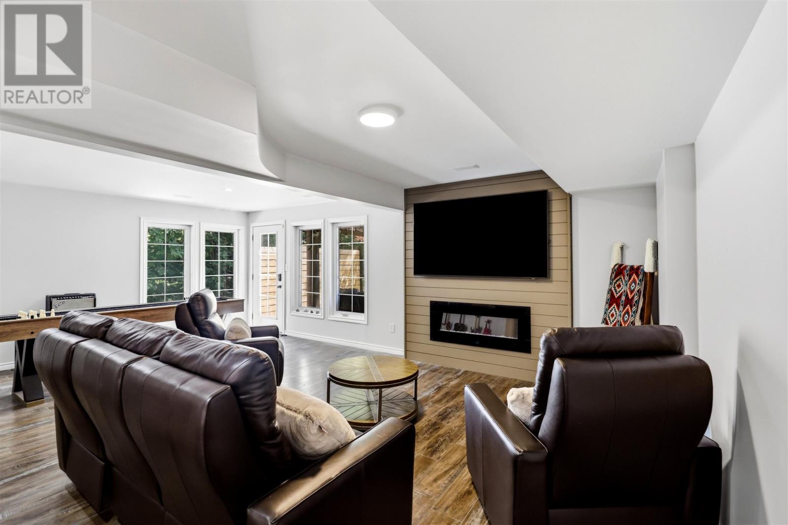 52 Borron AVE - 25