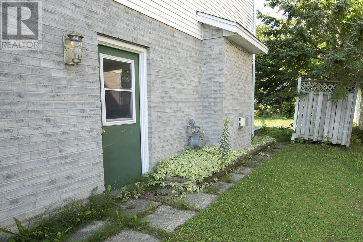 987 Lake ST - Image 4