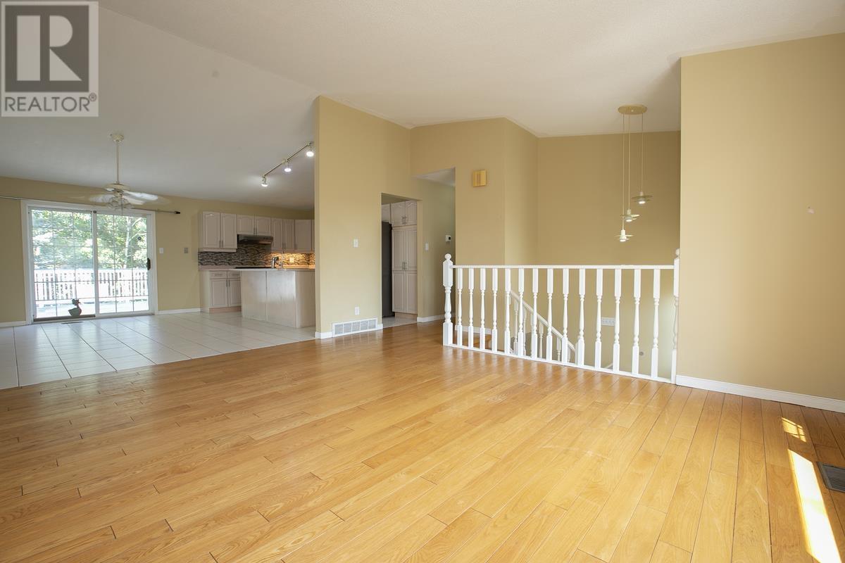 987 Lake ST - Image 17