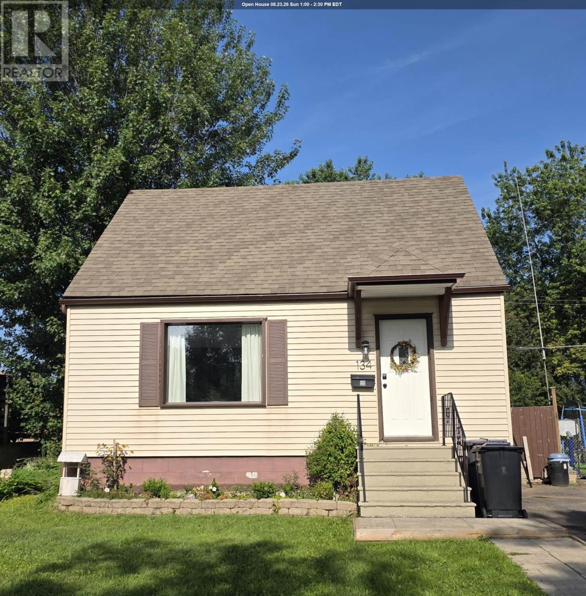 134 Kenogami AVE S - 1