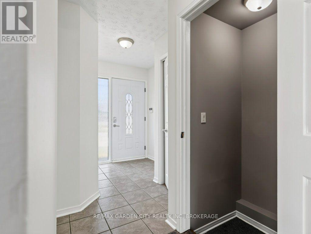 211 MORTON STREET S - 7