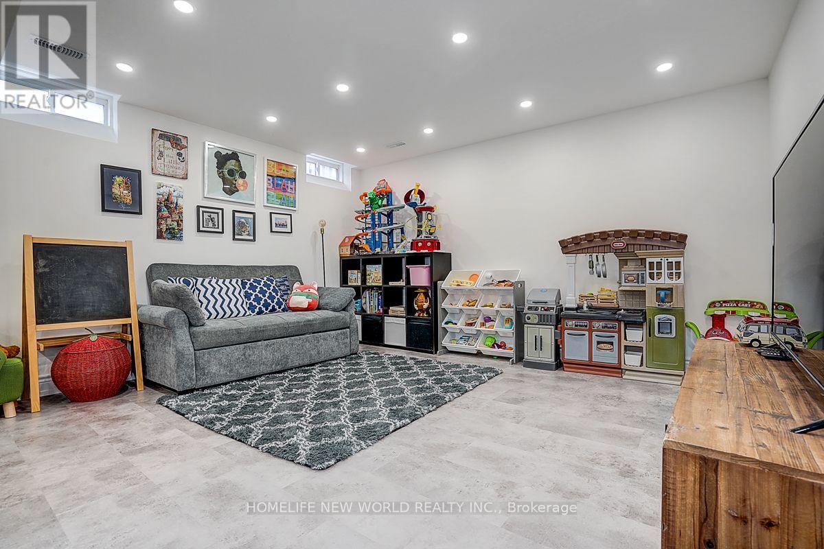39 JAMES PARROTT AVENUE - 28