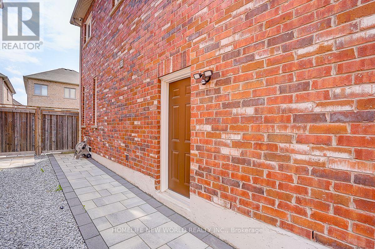 39 JAMES PARROTT AVENUE - 34