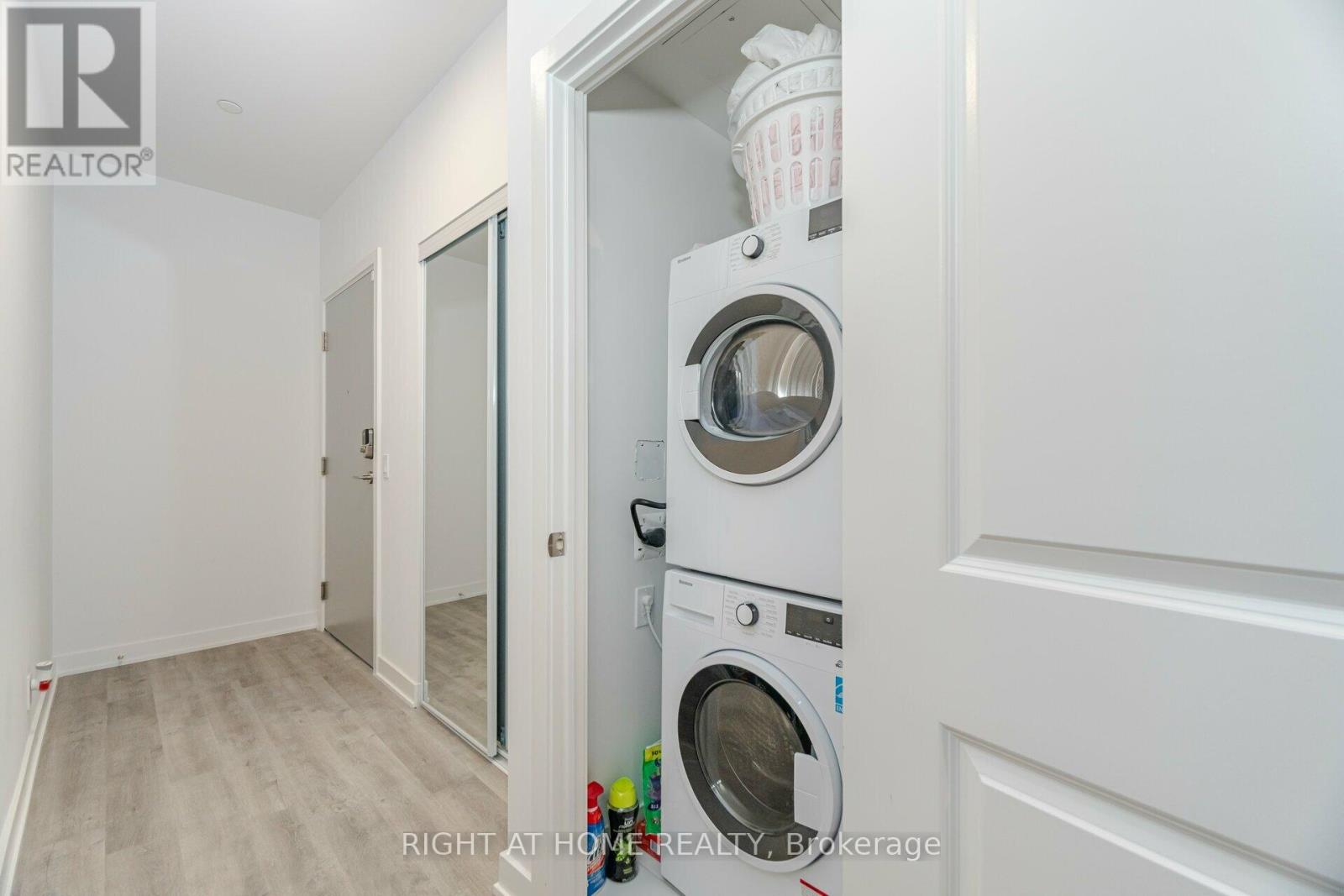 #226 50 UPPER MALL WAY - Image 25