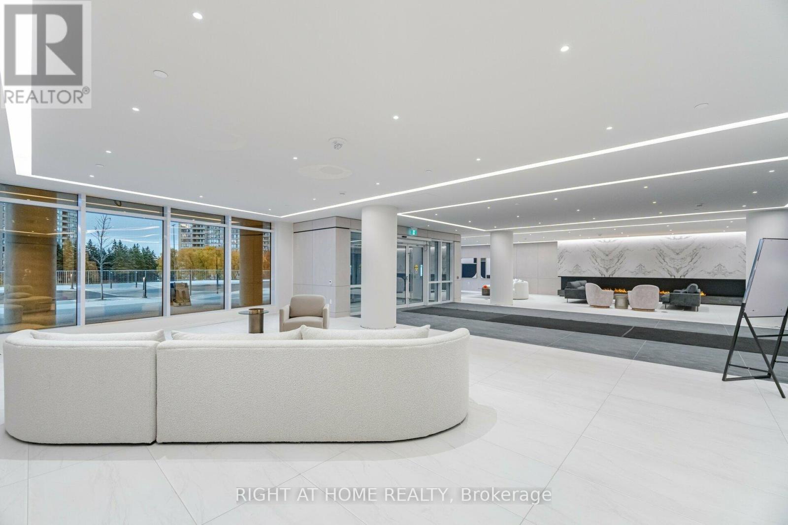 #226 50 UPPER MALL WAY - Image 3