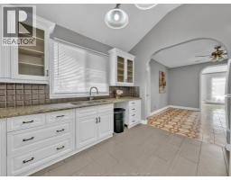 677 Marentette Unit# Upper, Windsor, ON N9A1Z3 Photo 15