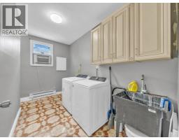 677 Marentette Unit# Upper, Windsor, ON N9A1Z3 Photo 25