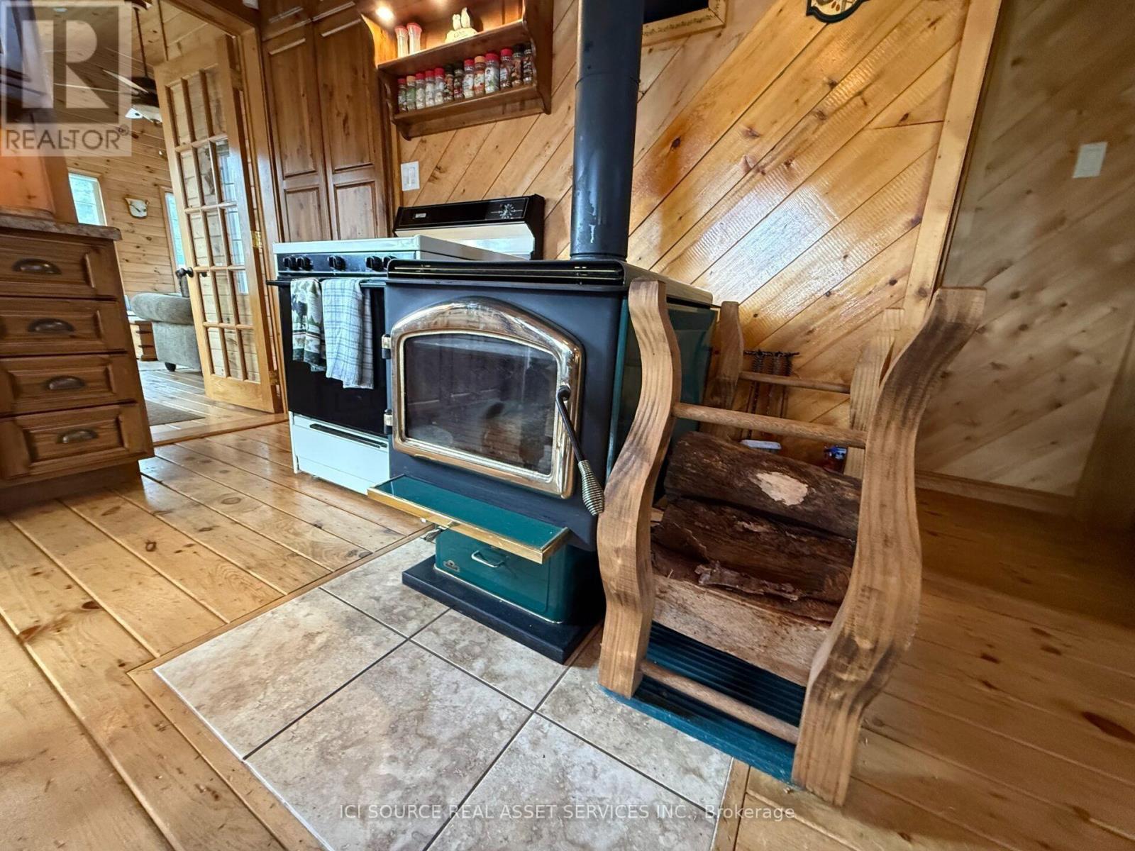1186 FANTHAM ROAD - 12