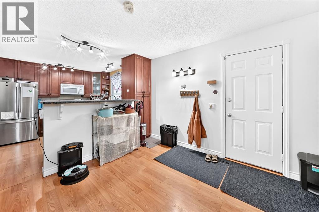 983 Rundlecairn Way NE - 10