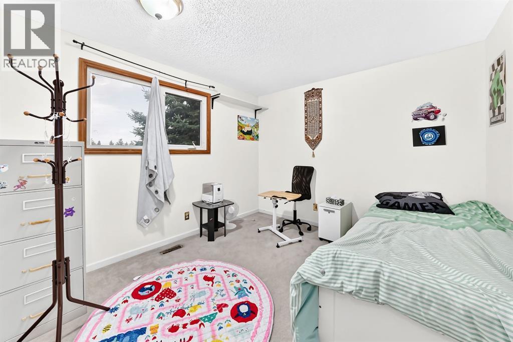 983 Rundlecairn Way NE - 16