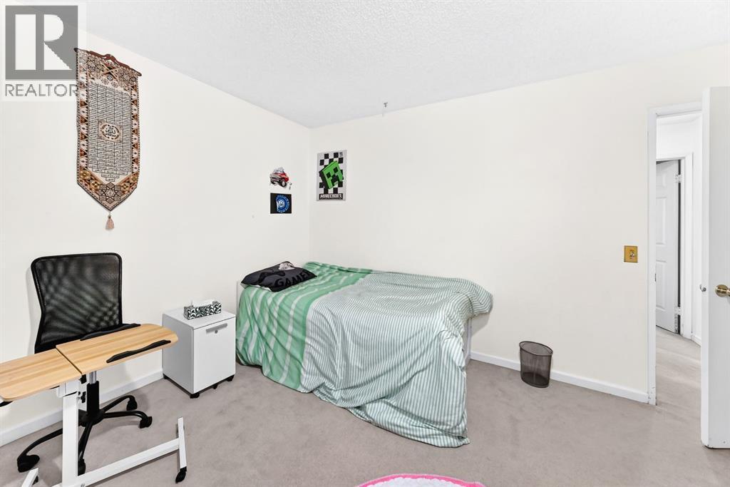 983 Rundlecairn Way NE - 17