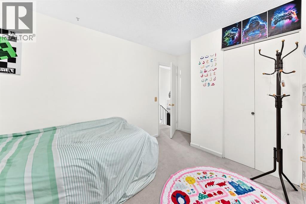 983 Rundlecairn Way NE - 18