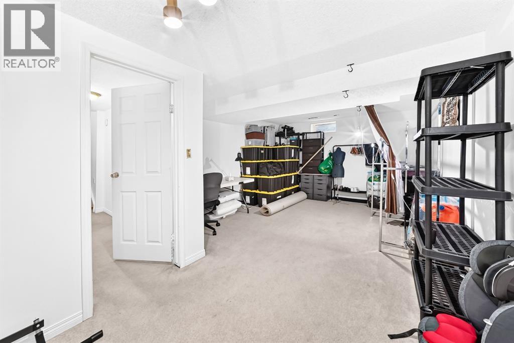 983 Rundlecairn Way NE - 25