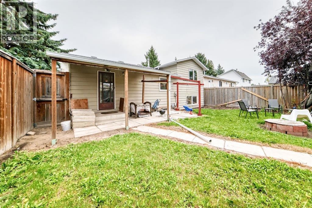 983 Rundlecairn Way NE - 34