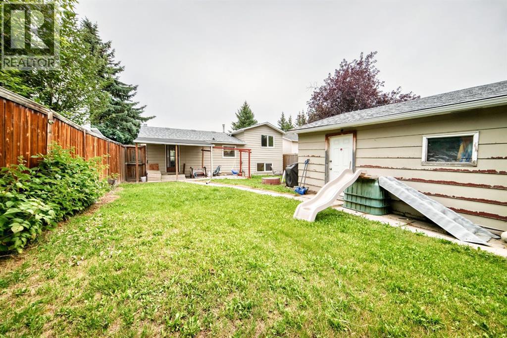 983 Rundlecairn Way NE - 35