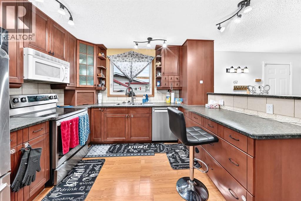 983 Rundlecairn Way NE - 6