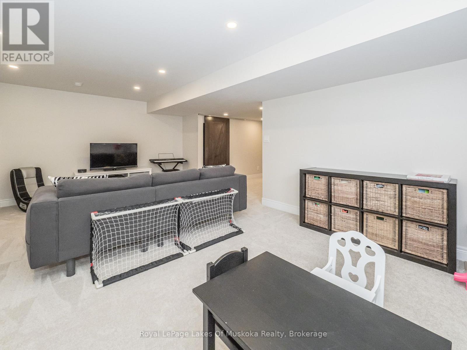 85 DOUGLAS DRIVE - Image 28