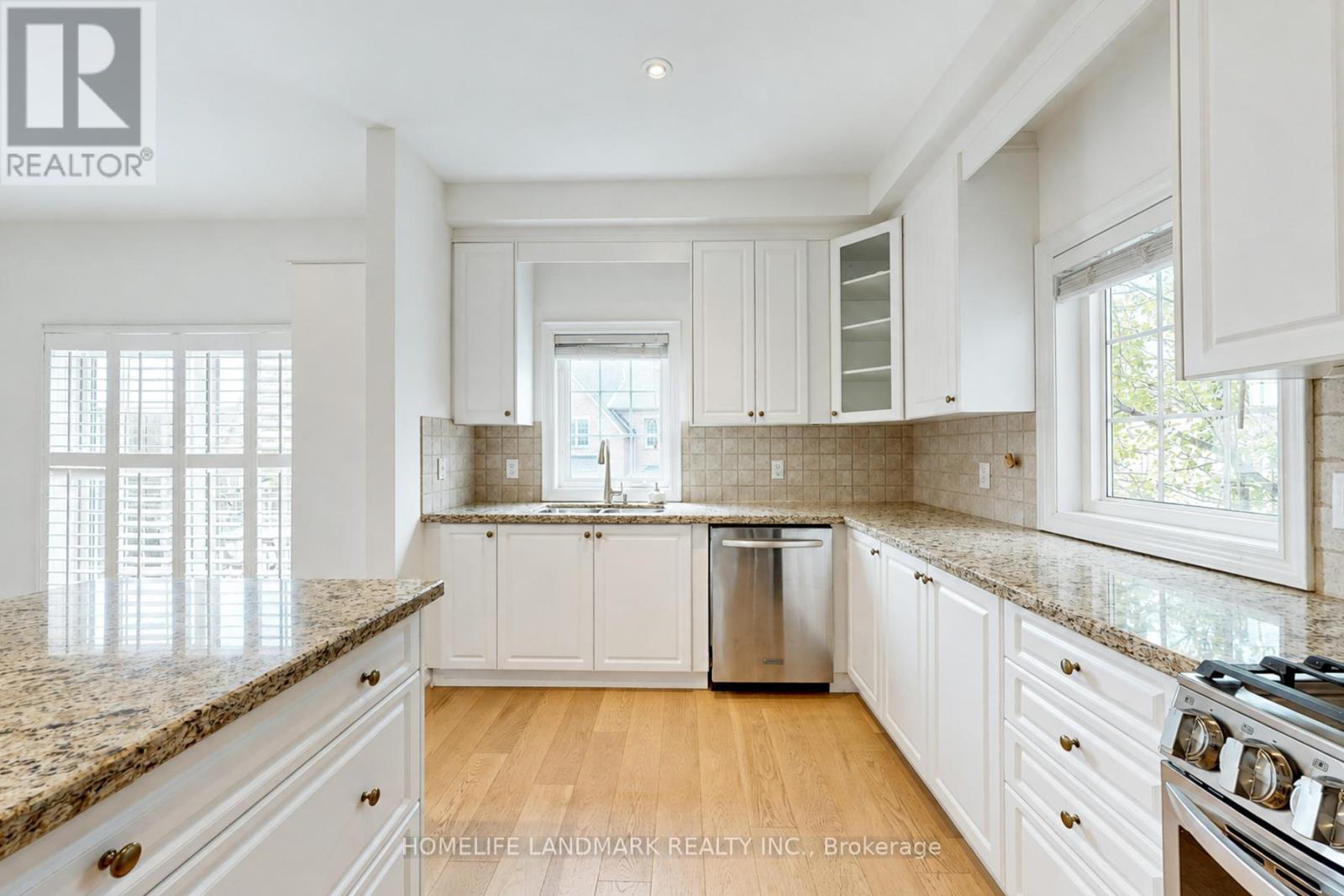 #27 8900 BATHURST STREET - 19