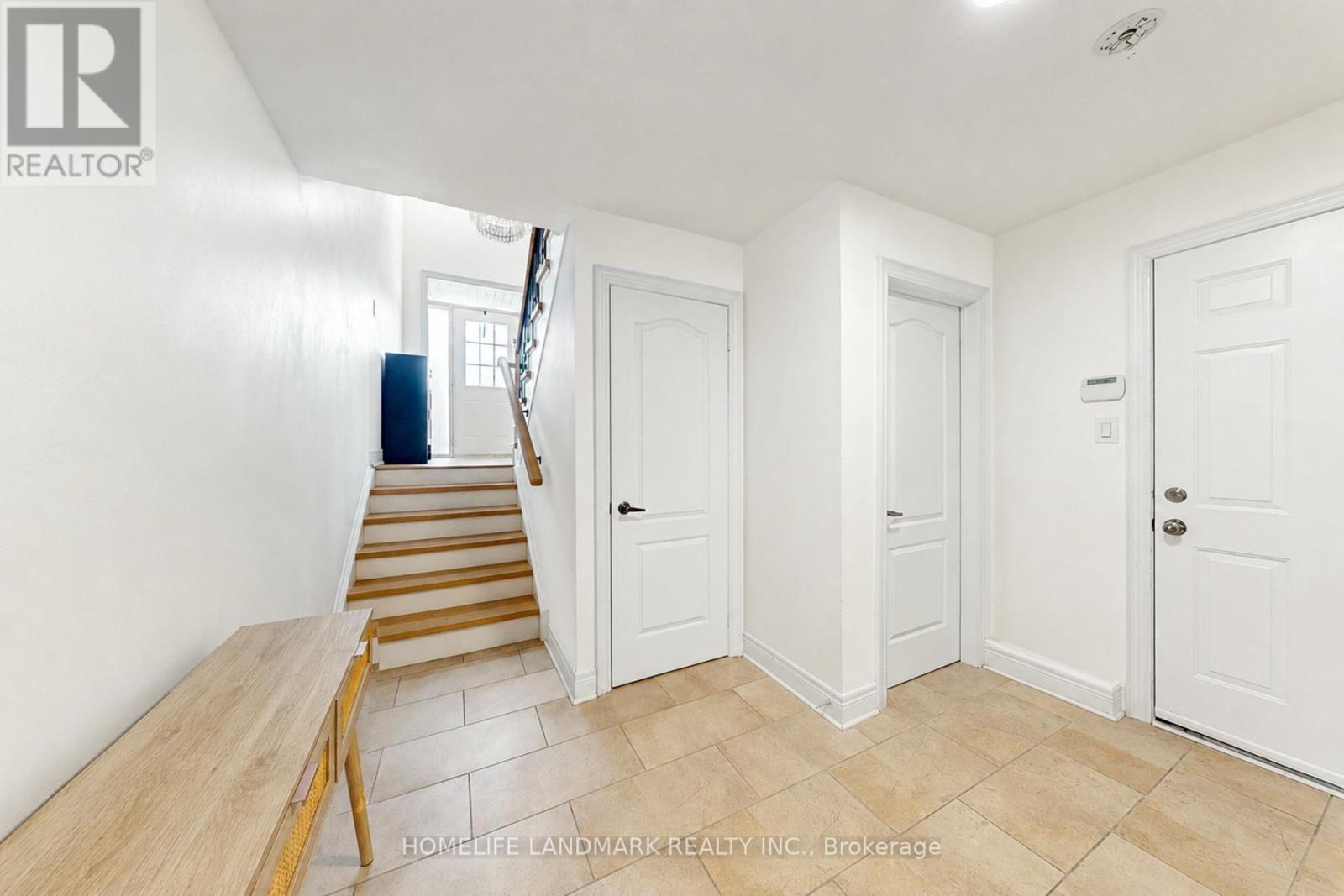 #27 8900 BATHURST STREET - 35