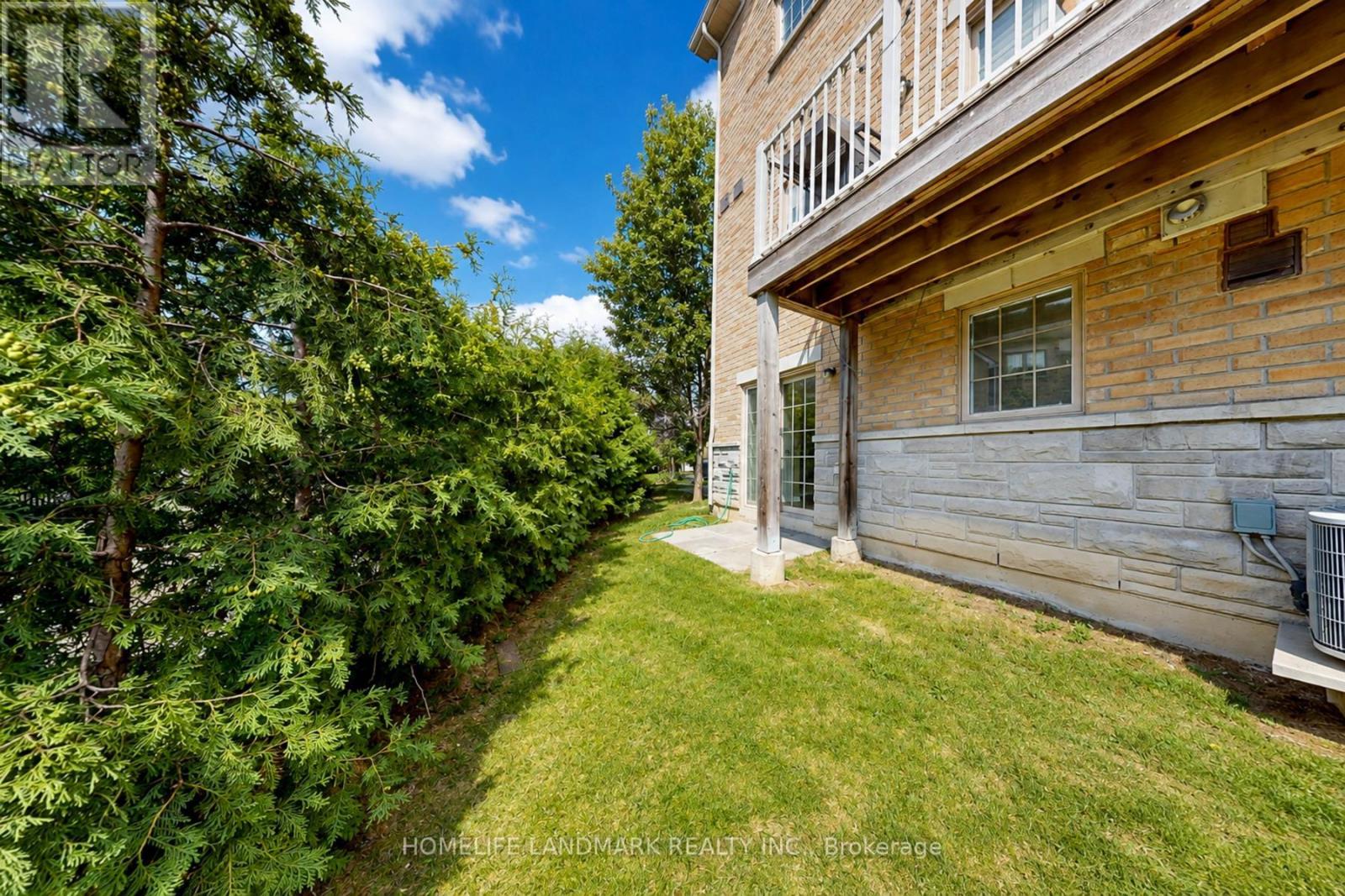 #27 8900 BATHURST STREET - 39