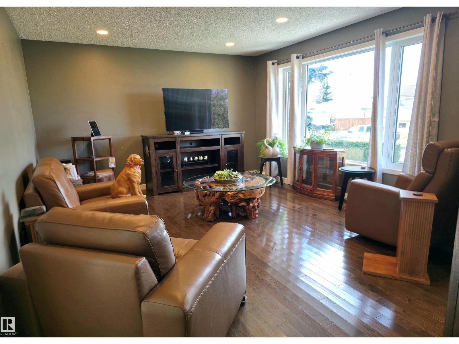 10543 109 ST - 11