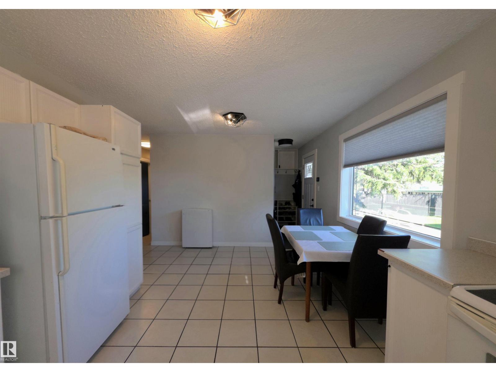 10543 109 ST - 14