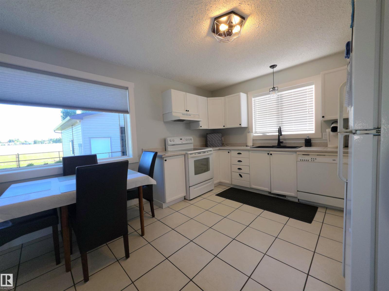 10543 109 ST - 15