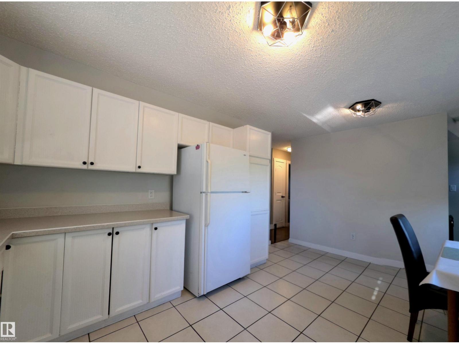 10543 109 ST - 16