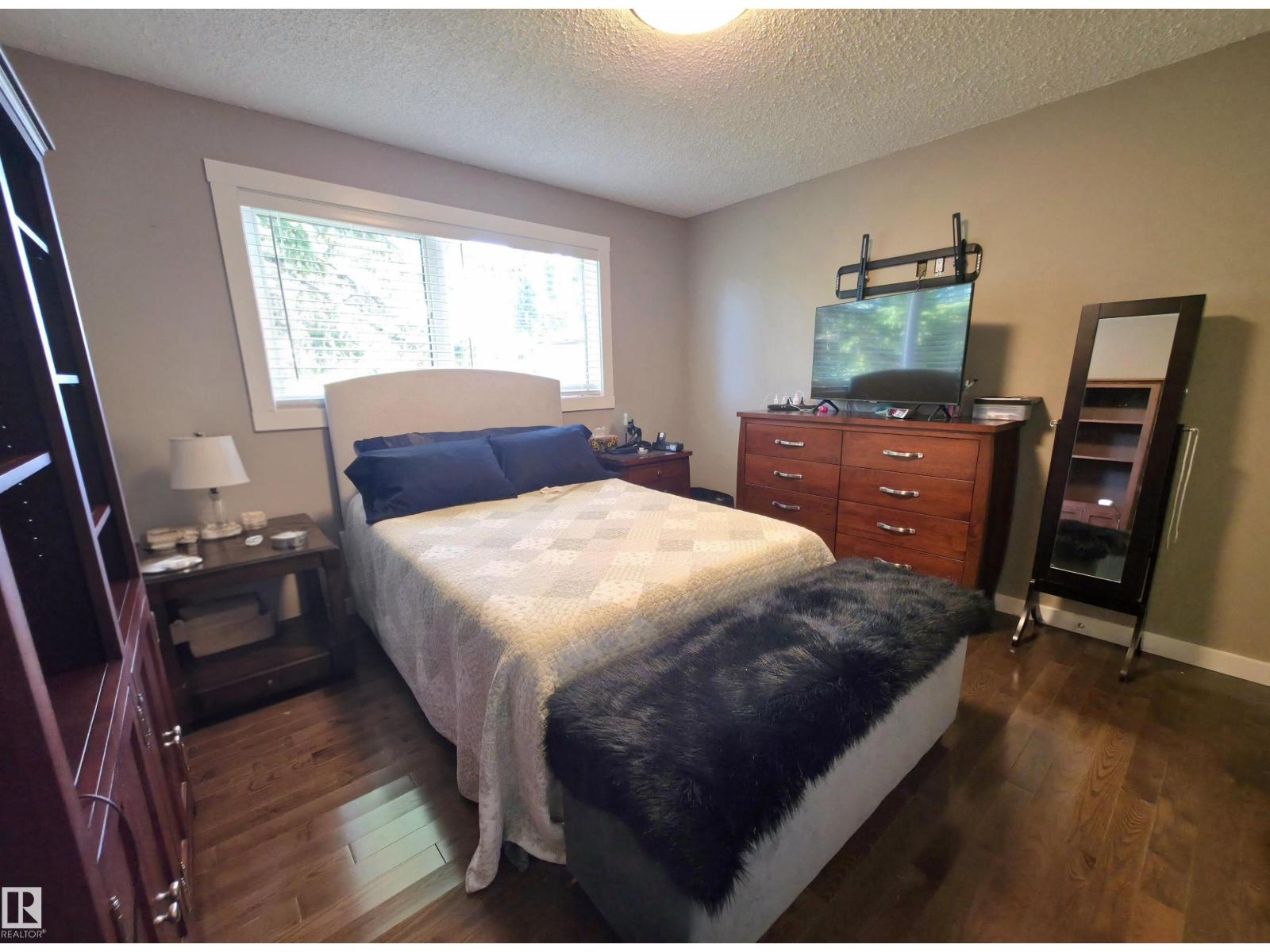 10543 109 ST - 17