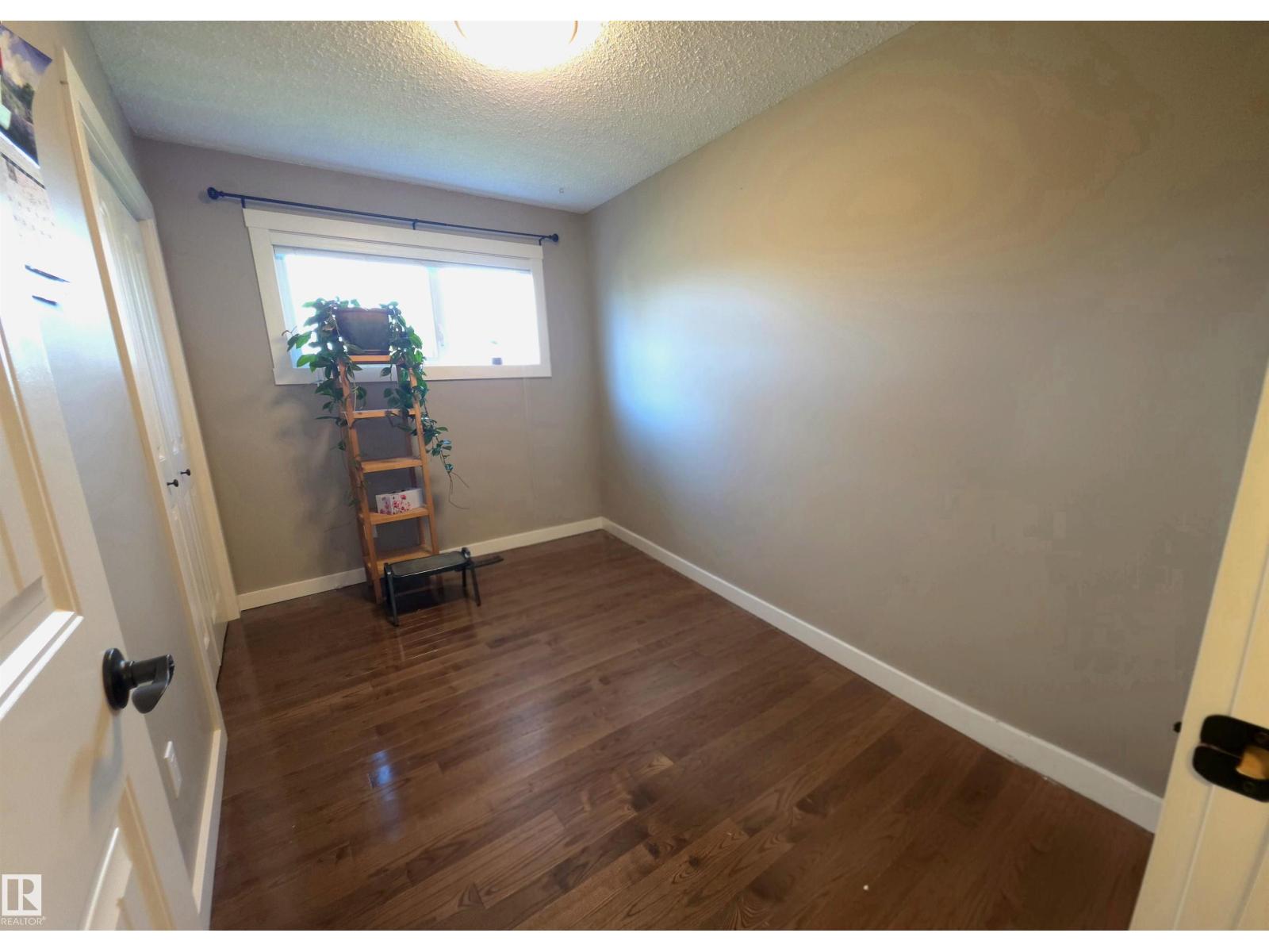 10543 109 ST - 20