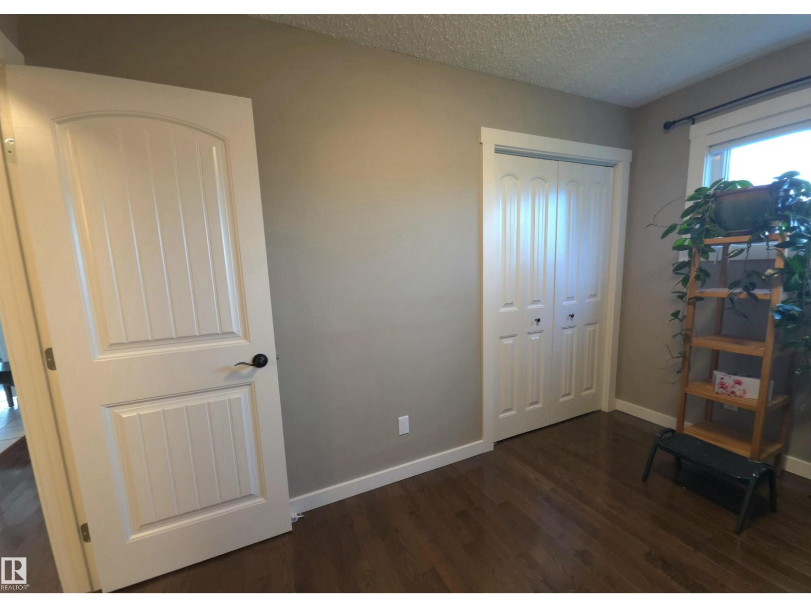 10543 109 ST - 21