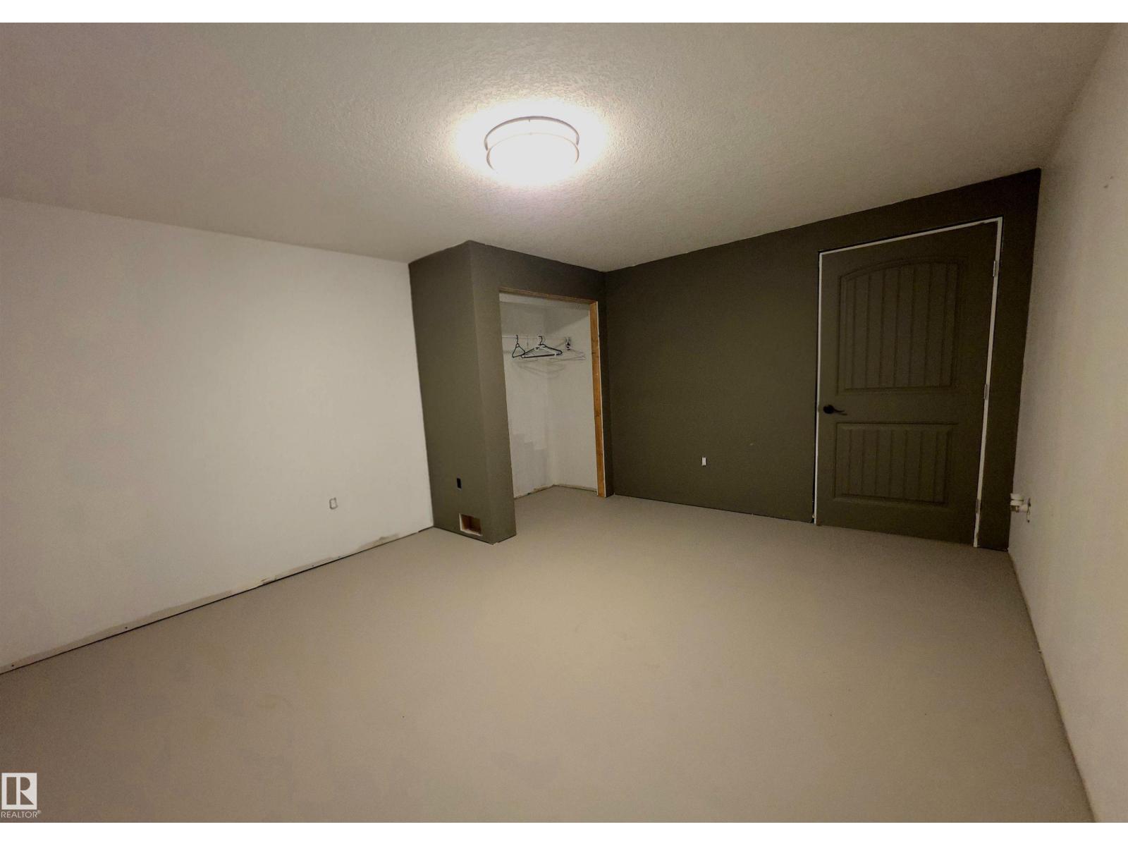10543 109 ST - 23