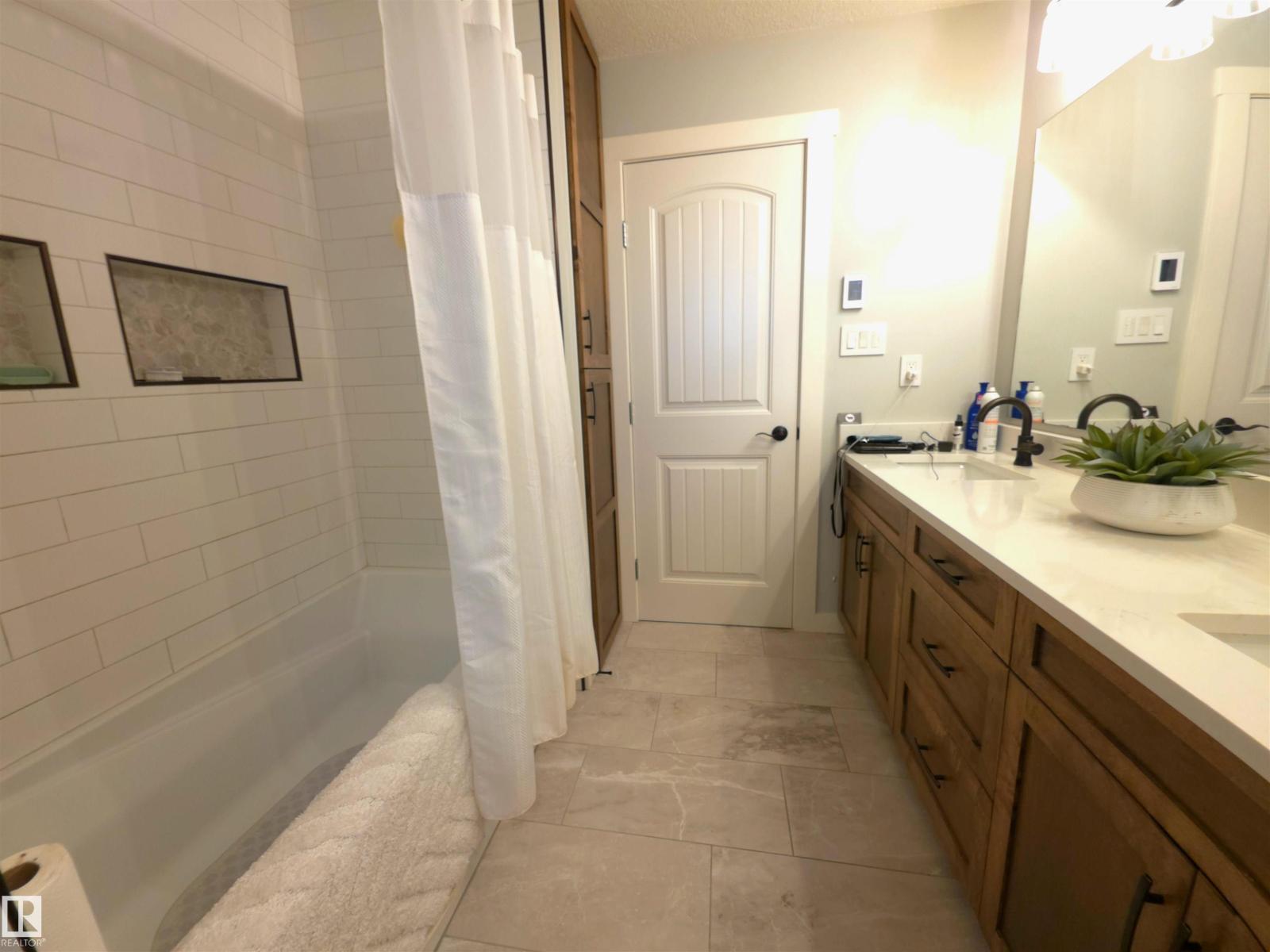 10543 109 ST - 25