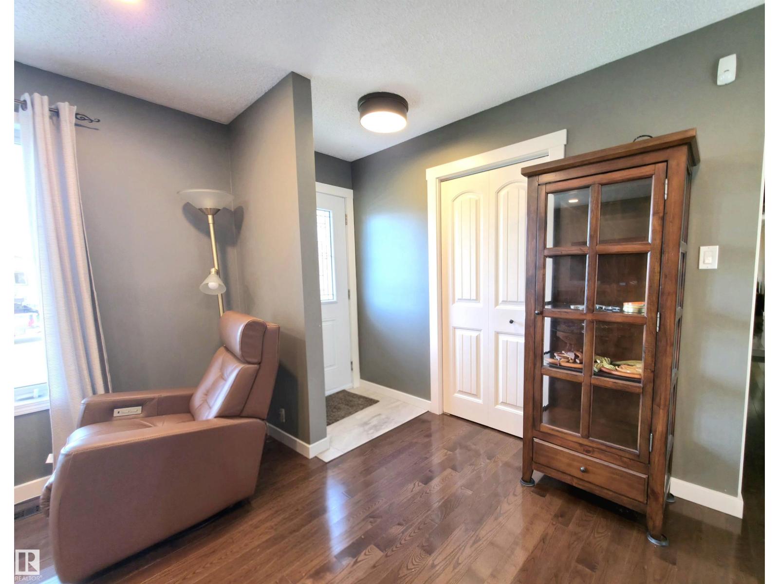 10543 109 ST - 3