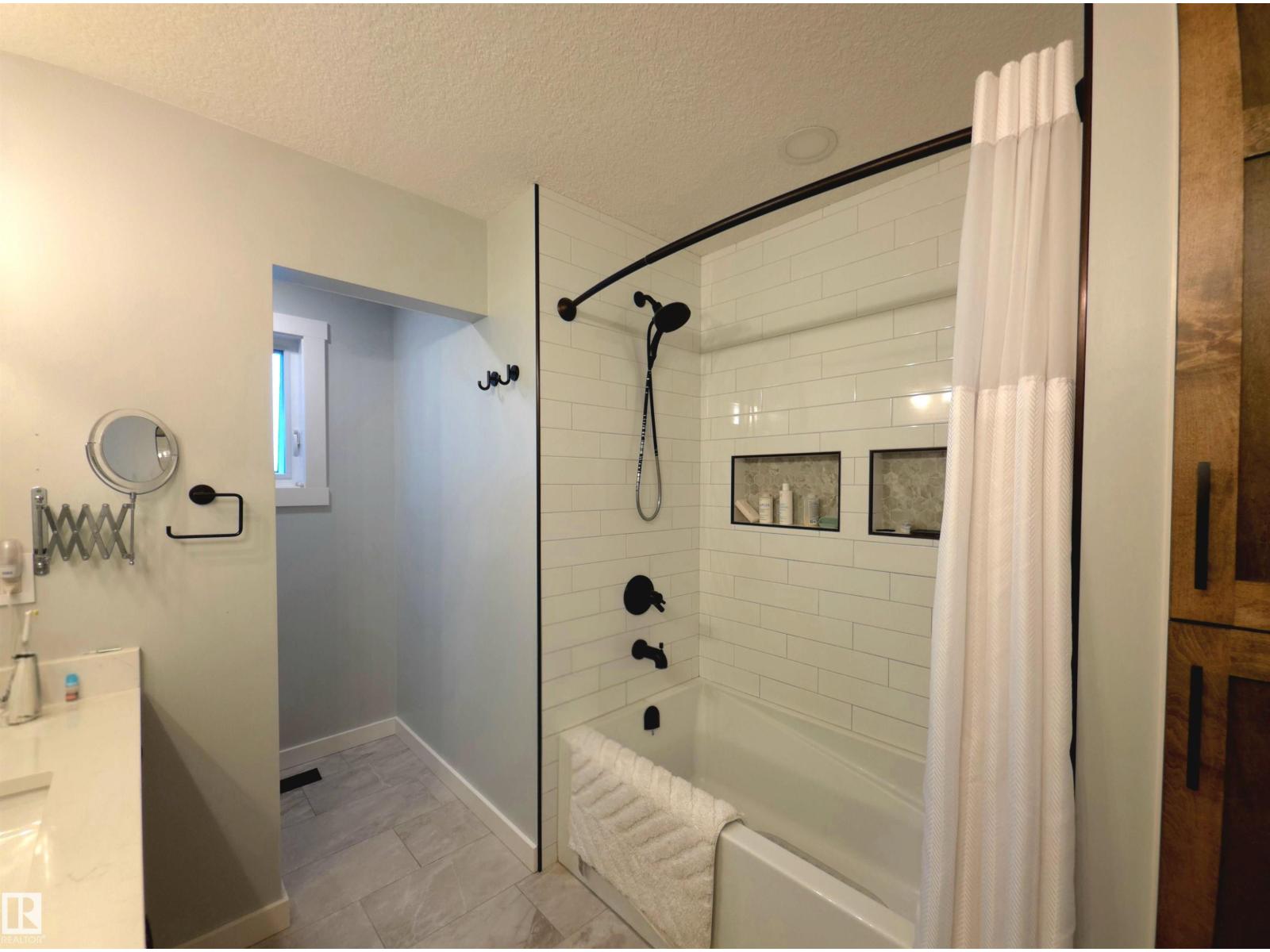 10543 109 ST - 30