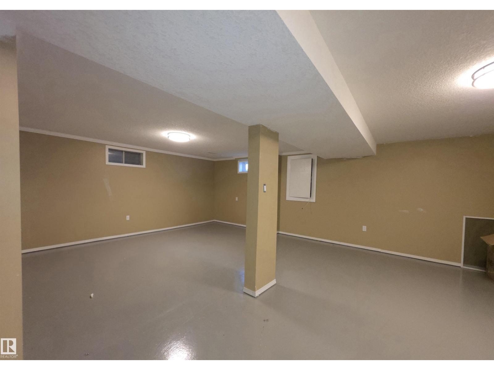 10543 109 ST - 37